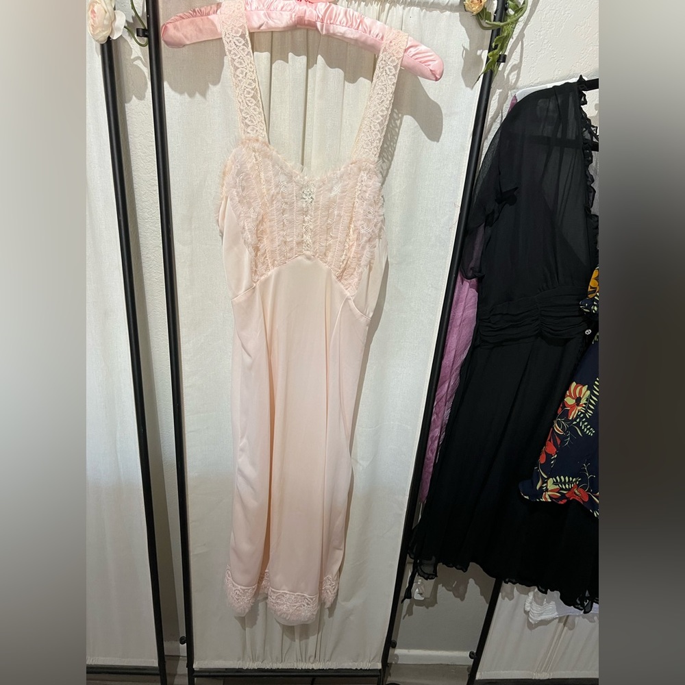 Vintage night gown in a really pretty pinkish! Nan Flower